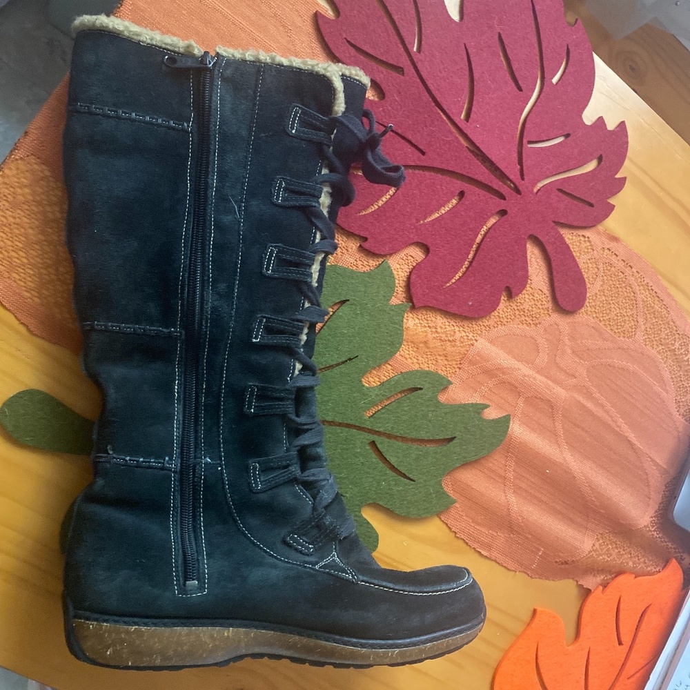 Womens size 11W Timberland snow boots